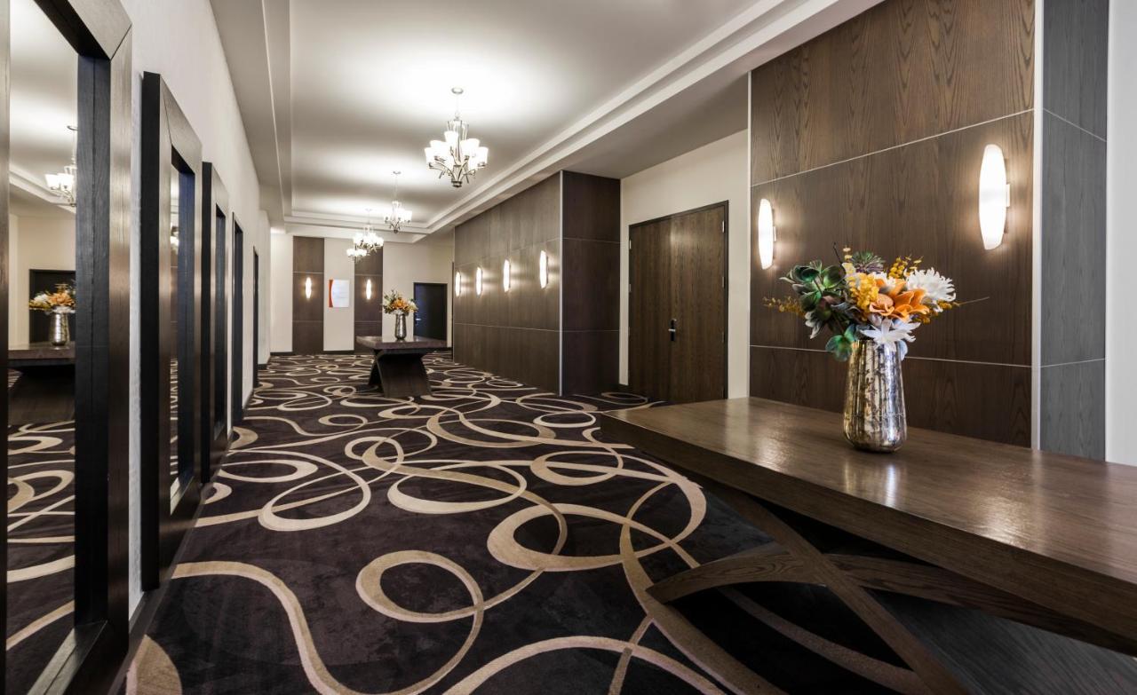 Imperia Hôtel et Suites Terrebonne Extérieur photo
