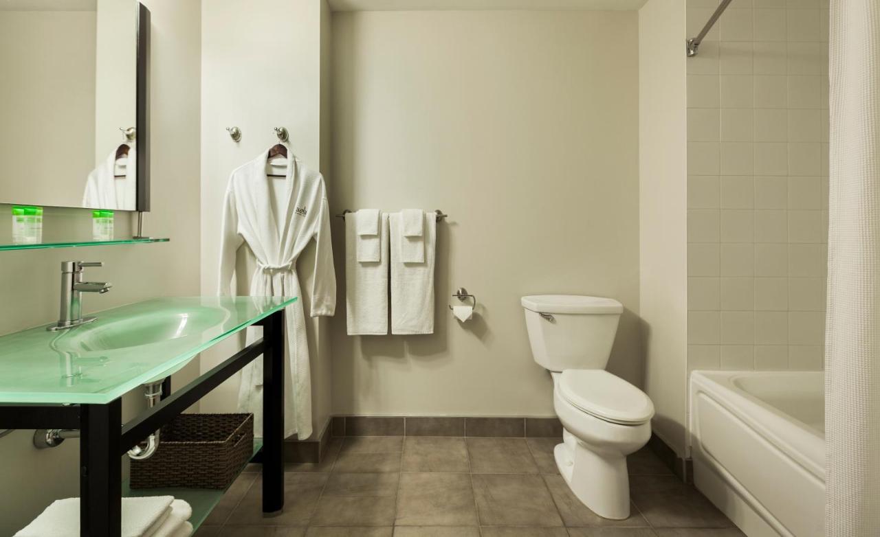 Imperia Hôtel et Suites Terrebonne Extérieur photo