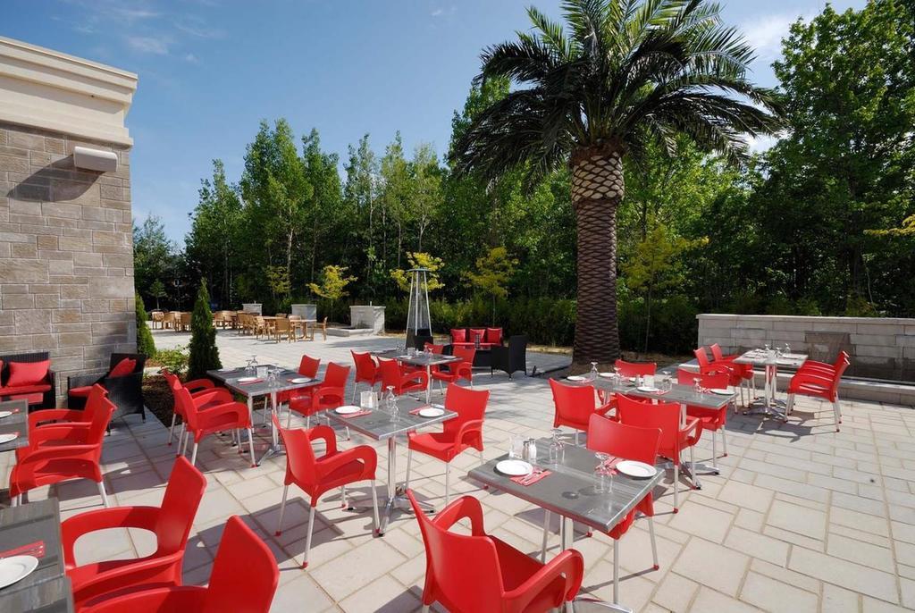 Imperia Hôtel et Suites Terrebonne Extérieur photo