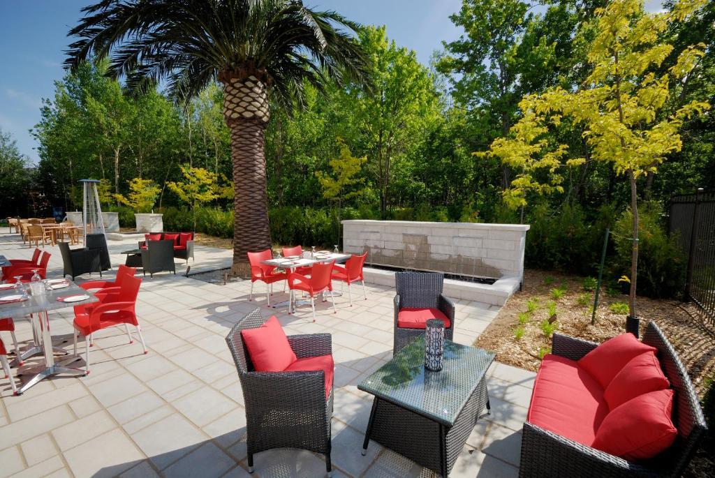 Imperia Hôtel et Suites Terrebonne Extérieur photo