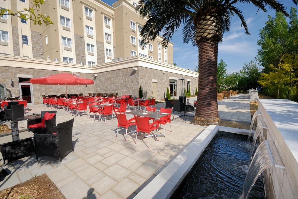 Imperia Hôtel et Suites Terrebonne Extérieur photo