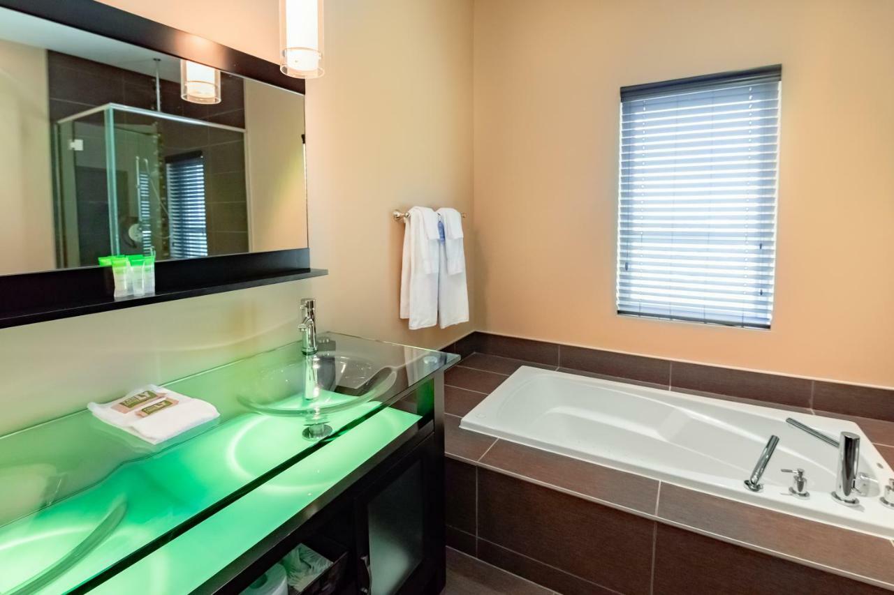 Imperia Hôtel et Suites Terrebonne Extérieur photo