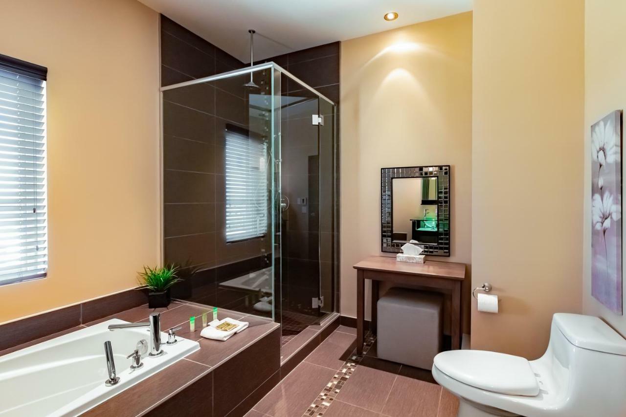 Imperia Hôtel et Suites Terrebonne Extérieur photo