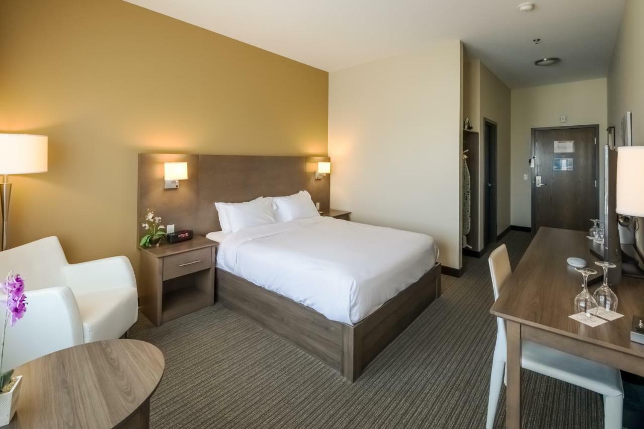 Imperia Hôtel et Suites Terrebonne Extérieur photo